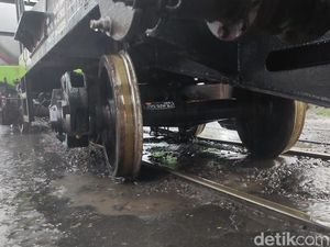 KA BBM Anjlok di Sidoarjo Ganggu 4 Jadwal Kereta Lainnya KA BBM Anjlok di Sidoarjo Ganggu 4 Jadwal Kereta Lainnya