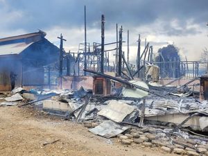 Kantor Bupati Dogiyai Ludes Terbakar, Diduga karena Korsleting Listrik Kantor Bupati Dogiyai Ludes Terbakar, Diduga karena Korsleting Listrik