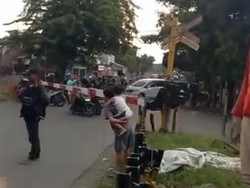 KA BBM Anjlok Sebabkan Arus Lalin Bebekan-Ketegan Sidoarjo Lumpuh
