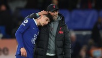 Kai Havertz sendiri kemudian cuma bilang kalau di momen itu Klopp sekadar menyemangatinya di musim yang sulit ini. Tapi gosip hasrat Klopp memboyong Havertz ke Liverpool terus berkembang. Foto: REUTERS/DAVID KLEIN