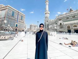 Berhijab Saat Jalankan Umrah, Nia Ramadhani Banjir Pujian