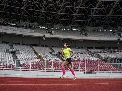 Pantes Body Goal! 5 Potret Nia Ramadhani Jajal Olahraga dari Nge-gym sampai Lari