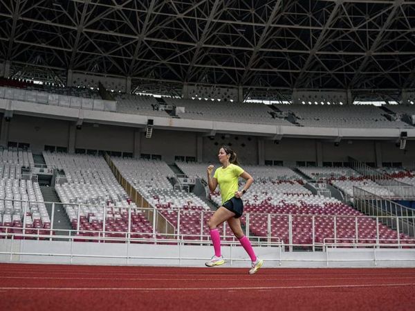 Pantes Body Goal! 5 Potret Nia Ramadhani Jajal Olahraga dari Nge-gym sampai Lari