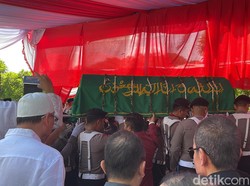 Duka Para Tokoh Iringi Berpulangnya Istri Wakapolri