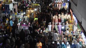 Potret Pasar Tanah Abang Bak Lautan Manusia Jelang Lebaran