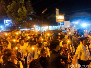 Jemaat HKBP Lubuk Pakam Gelar Pawai Obor Sambut Paskah