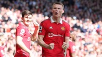 Scott McTominay. MU kabarnya sedang menunggu tawaran untuk McTominay, yang perannya di lini tengah juga disebut tak sesuai dengan keinginan Ten Hag. Foto: Getty Images/Jan Kruger