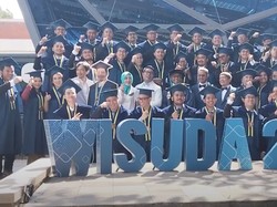 Senyum Ridwan Kamil Saat Wakili Wisuda Eril di ITB