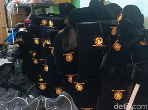 Usaha Songkok di Pesantren Probolinggo Raup Berkah Saat Ramadhan 2023 Usaha Songkok di Pesantren Probolinggo Raup Berkah Saat Ramadhan 2023