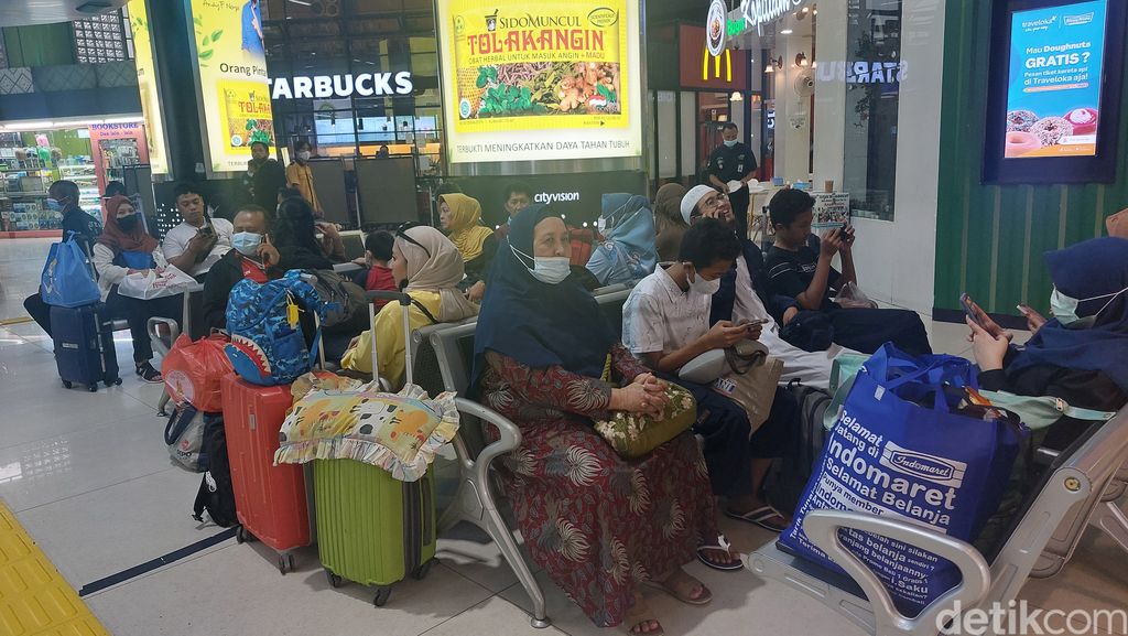 Suasana Stasiun Gambir yang mulai diramaikan pemudik, 8 April 2023. (Rumondang Naibaho/detikcom)