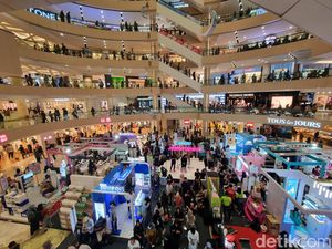 Late Night Shopping Mal di Surabaya Diserbu Pemburu Diskon