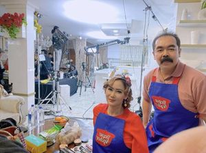 Romantis! Adam Suseno Rajin Bantu Inul Daratista Masak