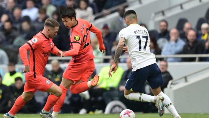 LONDON, ENGLAND - APRIL 08: Kaoru Mitoma and Alexis Mac Allister of Brighton & Hove Albion and Cristian Romero of Tottenham Hotspur in action during the Premier League match between Tottenham Hotspur and Brighton & Hove Albion at Tottenham Hotspur Stadium on April 8, 2023 in London, United Kingdom. (Photo by Sebastian Frej/MB Media/Getty Images)