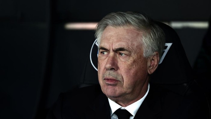 Real Madrids head coach Carlo Ancelotti attends the Spanish La Liga soccer match between Real Madrid and Valladolid at the Santiago Bernabeu stadium in Madrid, Spain, Sunday, April 2, 2023. (AP Photo/Pablo Garcia)
