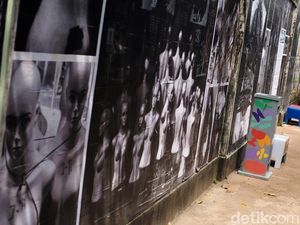Ekspresi Kehilangan Perempuan dalam Mural Foto Manekin di M Bloc