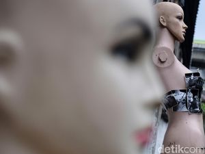 Pencuri Perhiasan di Polandia Nyamar Jadi Manekin demi Kelabui Sekuriti