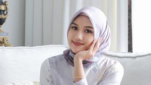 5 Gaya Hijab Erina Gudono Saat Ikut Kajian, Cantik dan Manglingi