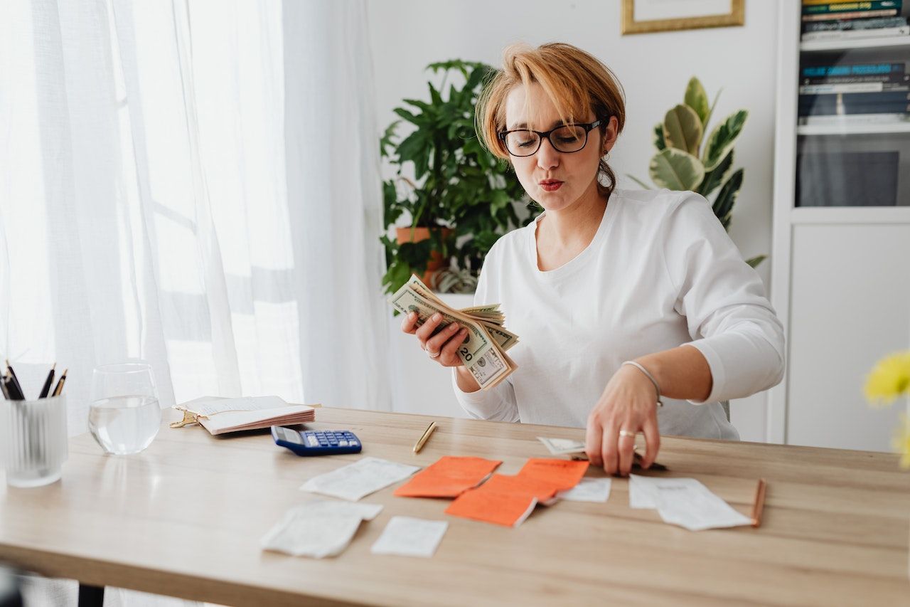Hati-hati dalam pengeluaran karena tidak ada pemasukan tambahan di bulan ini/Foto: pexels.com/karolina-grabowska