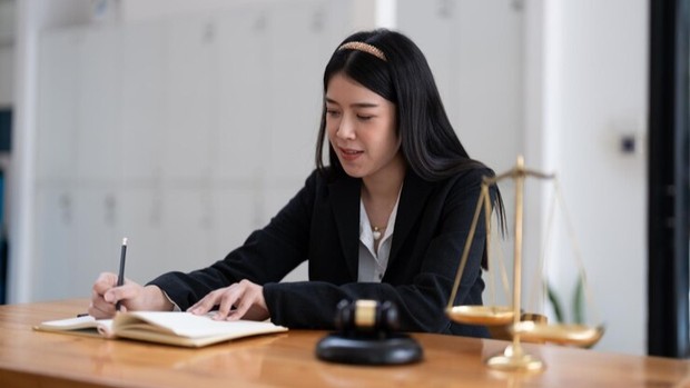 Deretan zodiak yang dinilai cocok jadi pengacara