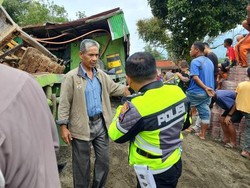 Kecelakaan Beruntun 8 Kendaraan di Sumbar, 14 Korban Luka-1 Tewas
