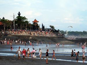 Penerbitan Golden Visa untuk Menekan Turis Asing Berulah di Bali Penerbitan Golden Visa untuk Menekan Turis Asing Berulah di Bali