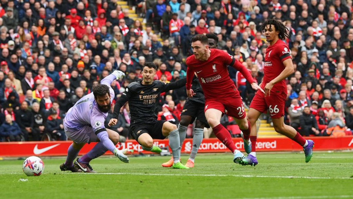 Liverpool tertinggal 1-2 dari Arsenal di babak pertama (Getty Images/Shaun Botterill)