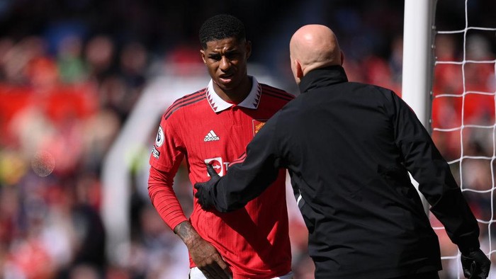 Marcus Rashford MANCHESTER, ENGLAND - APRIL 08: Marcus Rashford of Manchester United leaves the field with an injury during the Premier League match between Manchester United and Everton FC at Old Trafford on April 08, 2023 in Manchester, England. (Photo by Stu Forster/Getty Images)
