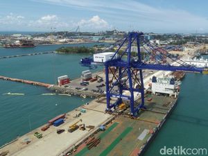 Percepat Layanan Bongkar Muat Pelabuhan Batu Ampar, BP Batam Tambah STS Crane Percepat Layanan Bongkar Muat Pelabuhan Batu Ampar, BP Batam Tambah STS Crane