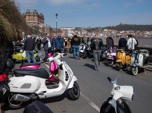 Penggemar Skuter Penjuru Dunia Kumpul Rayakan Hari Paskah di Inggris Penggemar Skuter Penjuru Dunia Kumpul Rayakan Hari Paskah di Inggris