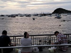 Berburu Takjil di Kampung Air, Buka Puasa dengan View Laut Labuan Bajo