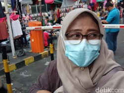 Cerita Pengunjung Pasar Tanah Abang Rela Berdesakan Demi Baju Baru
