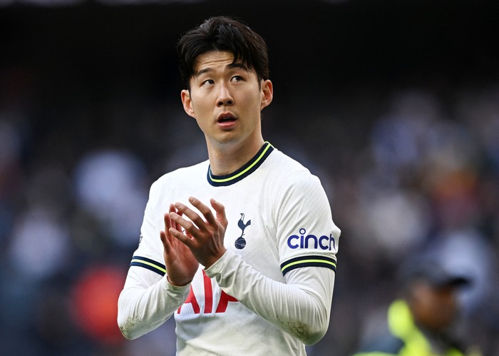 Son Heung-min Soccer Football - Premier League - Tottenham Hotspur v Brighton & Hove Albion - Tottenham Hotspur Stadium, London, Britain - April 8, 2023 Tottenham Hotspur's Son Heung-min applauds fans after the match REUTERS/Dylan Martinez EDITORIAL USE ONLY. No use with unauthorized audio, video, data, fixture lists, club/league logos or 'live' services. Online in-match use limited to 75 images, no video emulation. No use in betting, games or single club /league/player publications. Please contact your account representative for further details.