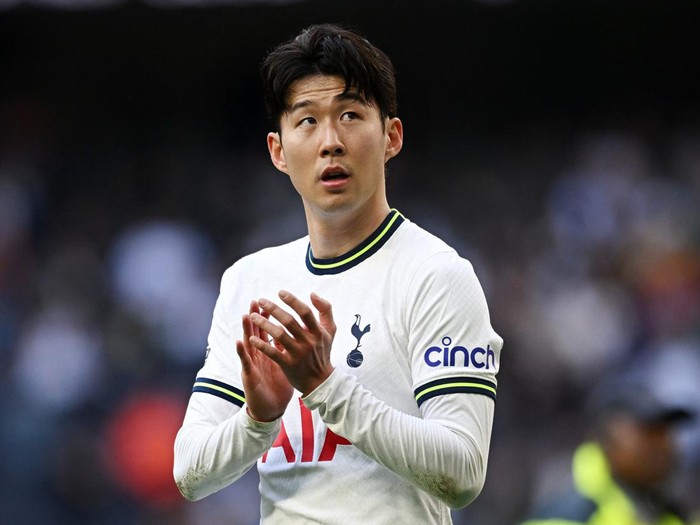 Soccer Football - Premier League - Tottenham Hotspur v Brighton & Hove Albion - Tottenham Hotspur Stadium, London, Britain - April 8, 2023 Tottenham Hotspur's Son Heung-min applauds fans after the match REUTERS/Dylan Martinez EDITORIAL USE ONLY. No use with unauthorized audio, video, data, fixture lists, club/league logos or 'live' services. Online in-match use limited to 75 images, no video emulation. No use in betting, games or single club /league/player publications.  Please contact your account representative for further details.
