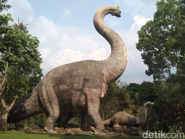 Taman Dinosaurus yang Memanjakan Mata di Majalengka