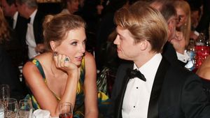 8 Foto Taylor Swift dan Joe Alwyn yang Kini Putus Setelah 6 Tahun Pacaran