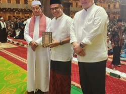 YMSM Wakafkan 1000 Mushaf Al-Quran ke Sejumlah Masjid dan Musala