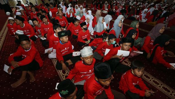 1.000 Anak Yatim Terima Santunan
