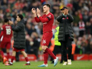 Duh! Robertson Disikut Hakim Garis Gegara Protes