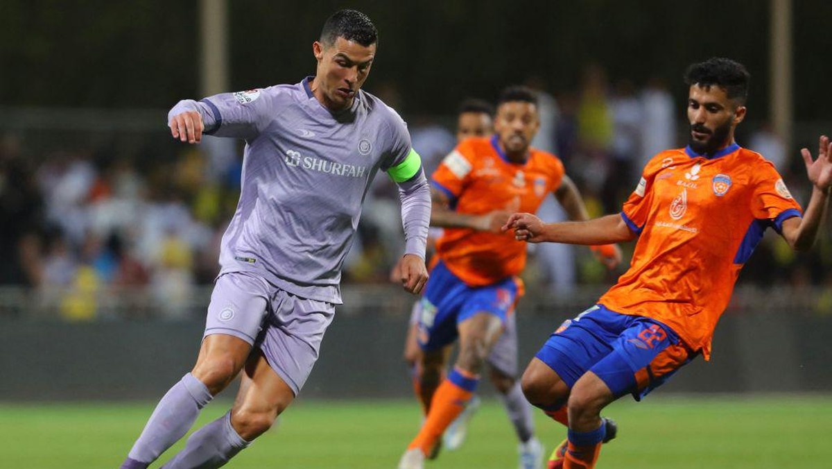 Cristiano Ronaldo gagal bikin gol, Al Nassr diimbangi Al Feiha 0-0 (AFP via Getty Images/ABDULAZIZ ALNOMAN)