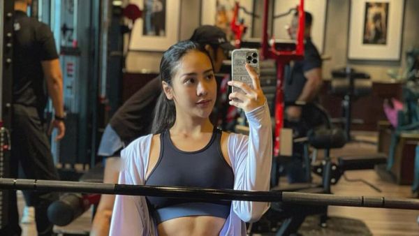 Pantas Body Goals! Intip Momen Anya Geraldine Olahraga Tenis sampai Berkuda