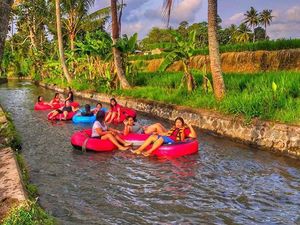 Ngabuburit! Yuk Main Tubing Susuri Sawah dan Tebing di Penarungan Ngabuburit! Yuk Main Tubing Susuri Sawah dan Tebing di Penarungan