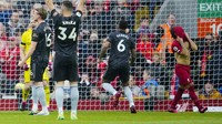 Liverpool mendapat hadiah penalti di menit ke-54. Namun, Salah sebagai eksekutor gagal mencetak gol setelah bola sepakannya melebar ke sisi kiri. 