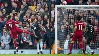 Firmino menyamakan skor 2-2 pada menit ke-87 lewat sundulan meneruskan umpan silang Trent. 
