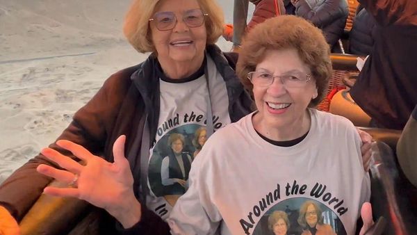 Potret Nenek-nenek Gaul: Keliling Dunia Berdua, Bikin Iri Anak Muda!