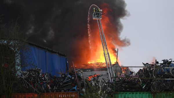 Gudang Kimia di Hamburg Kebakaran, 140 Orang Dievakuasi
