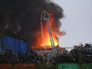 Gudang Kimia di Hamburg Kebakaran, 140 Orang Dievakuasi Gudang Kimia di Hamburg Kebakaran, 140 Orang Dievakuasi