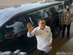 Hary Tanoe Tiba di Markas Golkar, Disambut Sekjen Lodewijk