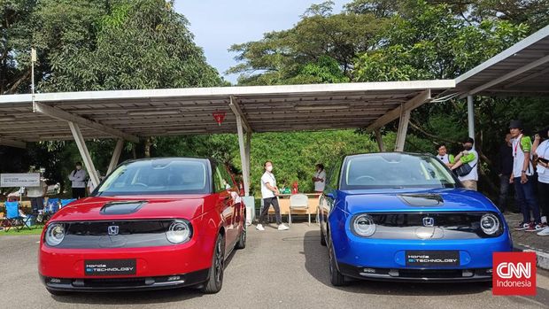 Mobil listrik mungil seukuran Brio, Honda e, diperkenalkan di Indonesia, Senin (10/4/2023).