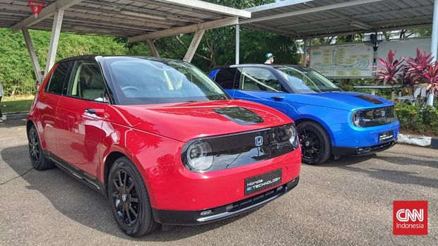 Mobil listrik mungil seukuran Brio, Honda e, diperkenalkan di Indonesia, Senin (10/4/2023).