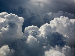 Mengapa Tidak Semua Awan Menghasilkan Hujan?